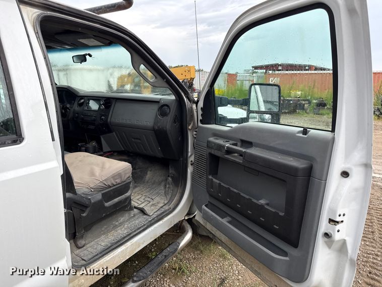 image for item EV6035 2012 Ford F250 Super Duty  Crew Cab bale bed pickup truck