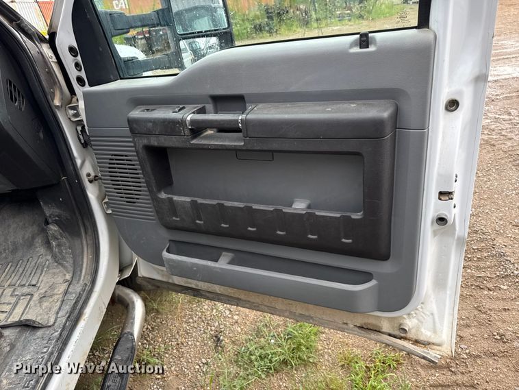 image for item EV6035 2012 Ford F250 Super Duty  Crew Cab bale bed pickup truck