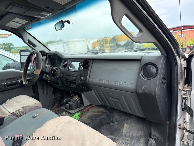 image for item EV6035 2012 Ford F250 Super Duty  Crew Cab bale bed pickup truck