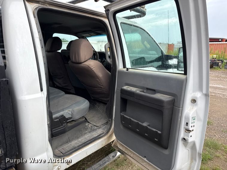 image for item EV6035 2012 Ford F250 Super Duty  Crew Cab bale bed pickup truck