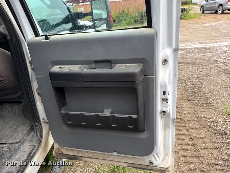 image for item EV6035 2012 Ford F250 Super Duty  Crew Cab bale bed pickup truck