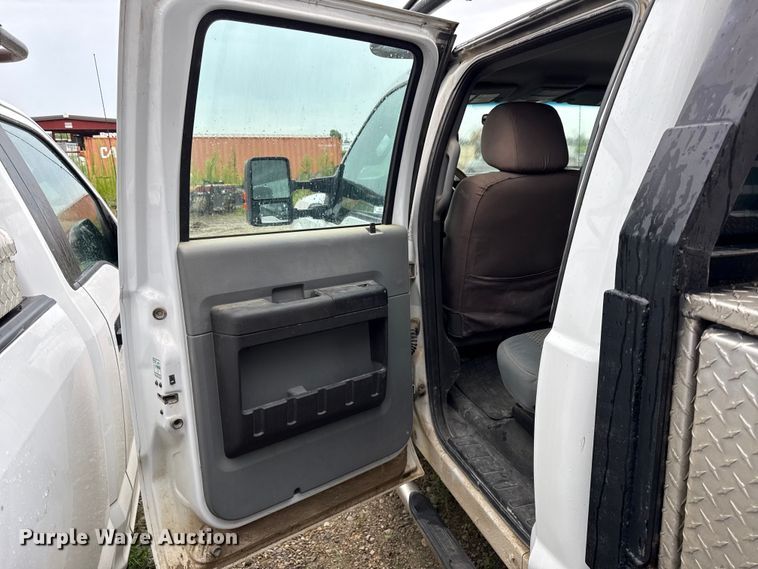 image for item EV6035 2012 Ford F250 Super Duty  Crew Cab bale bed pickup truck