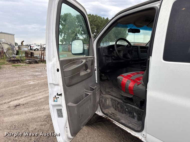 image for item EV6040 2007 Chevrolet Express 3500 van
