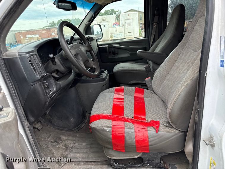 image for item EV6040 2007 Chevrolet Express 3500 van