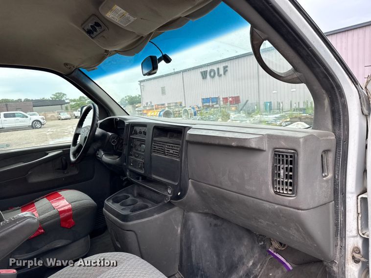 image for item EV6040 2007 Chevrolet Express 3500 van