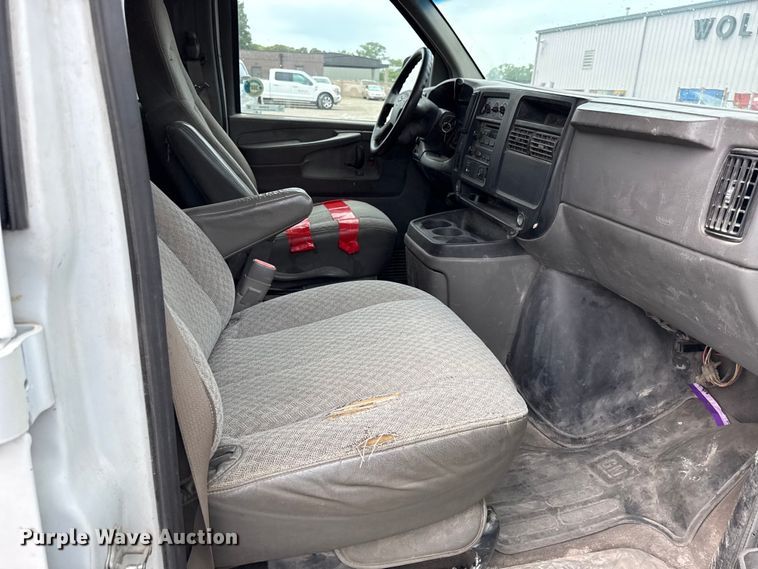 image for item EV6040 2007 Chevrolet Express 3500 van