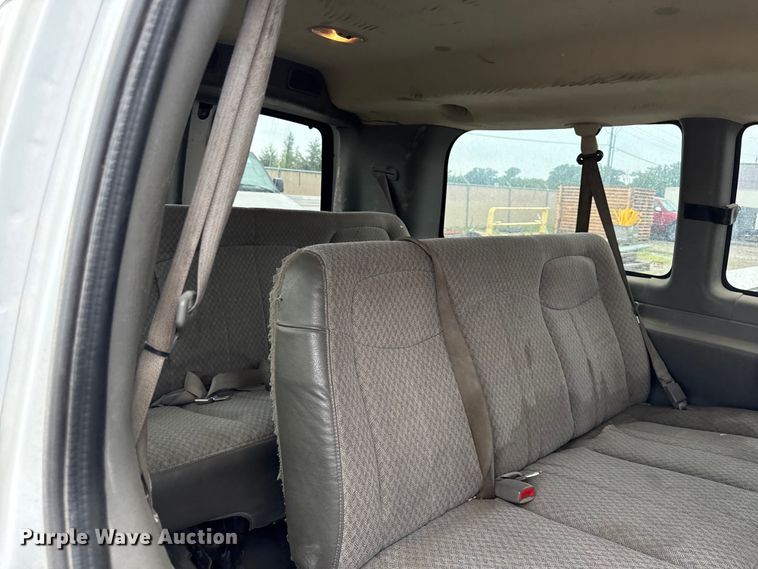 image for item EV6040 2007 Chevrolet Express 3500 van