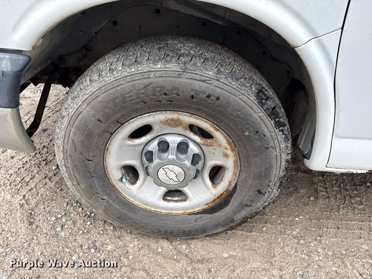 image for item EV6040 2007 Chevrolet Express 3500 van