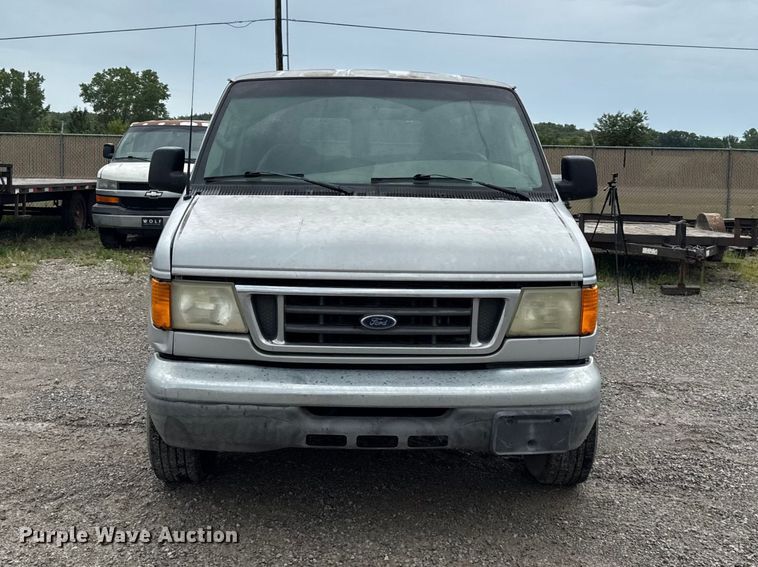 image for item EV6041 2006 Ford E350 Super Duty XLT van