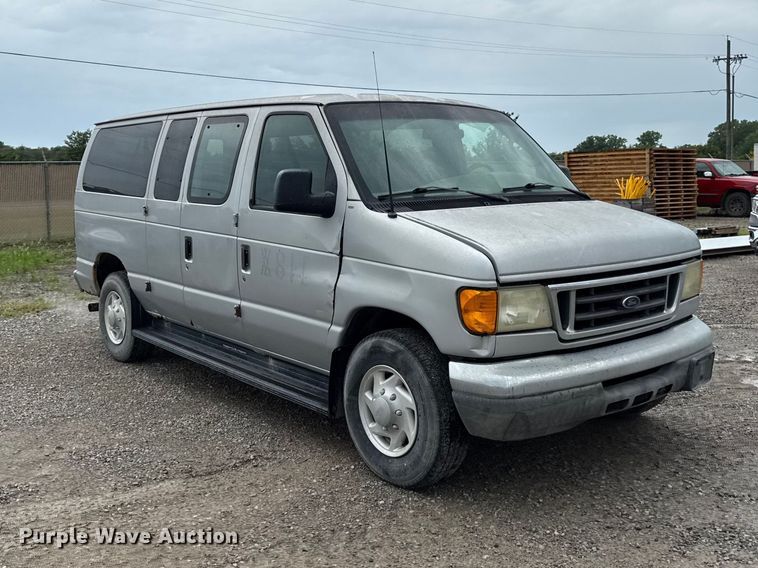 image for item EV6041 2006 Ford E350 Super Duty XLT van