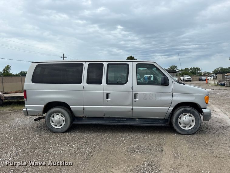 image for item EV6041 2006 Ford E350 Super Duty XLT van
