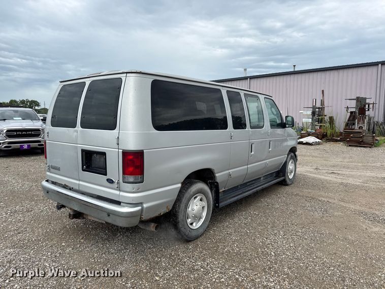 image for item EV6041 2006 Ford E350 Super Duty XLT van