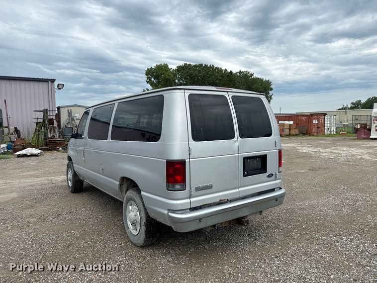 image for item EV6041 2006 Ford E350 Super Duty XLT van