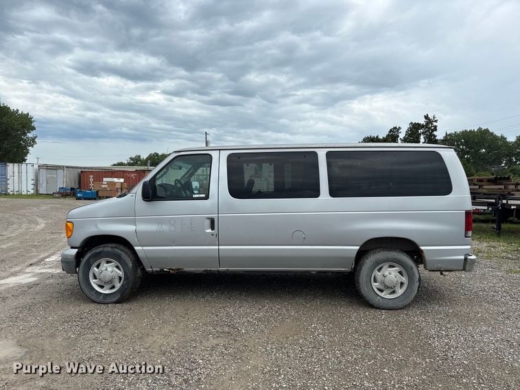 image for item EV6041 2006 Ford E350 Super Duty XLT van