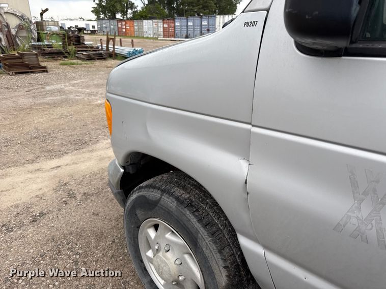 image for item EV6041 2006 Ford E350 Super Duty XLT van