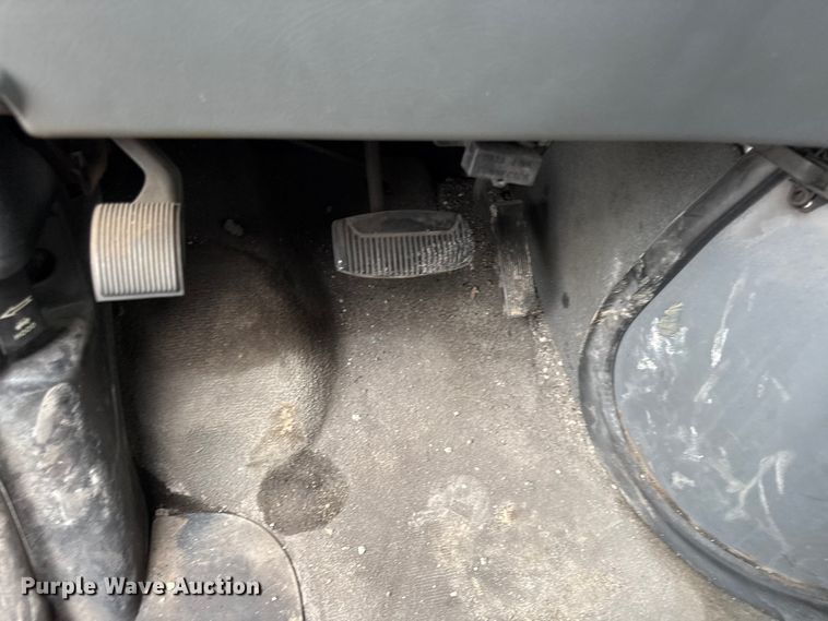 image for item EV6041 2006 Ford E350 Super Duty XLT van