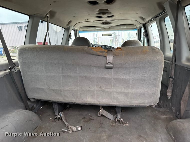 image for item EV6041 2006 Ford E350 Super Duty XLT van