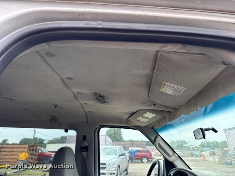 image for item EV6041 2006 Ford E350 Super Duty XLT van