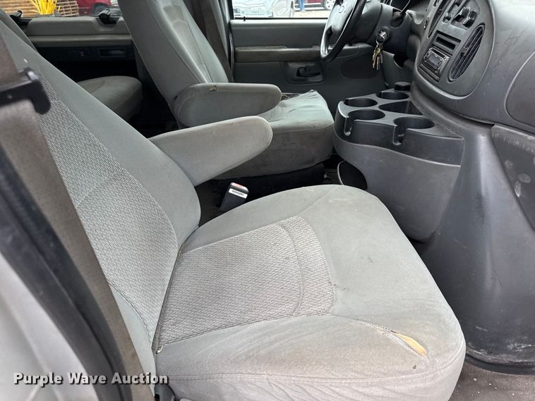 image for item EV6041 2006 Ford E350 Super Duty XLT van