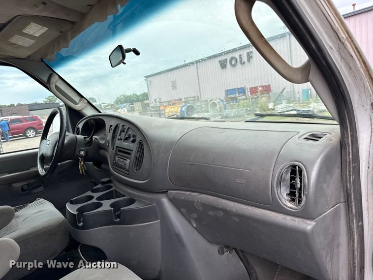 image for item EV6041 2006 Ford E350 Super Duty XLT van