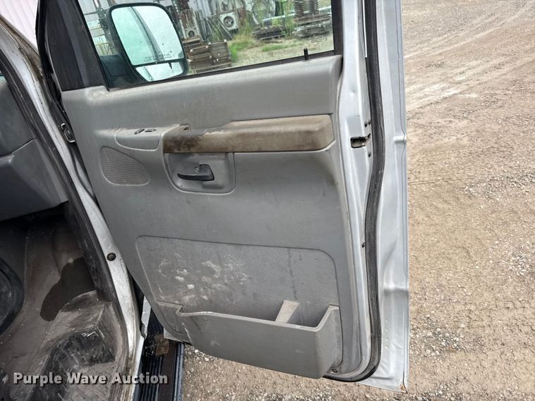 image for item EV6041 2006 Ford E350 Super Duty XLT van