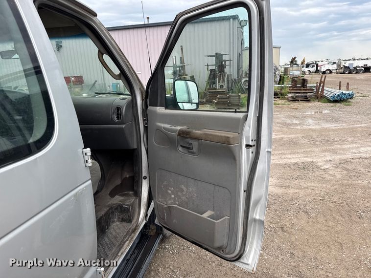 image for item EV6041 2006 Ford E350 Super Duty XLT van