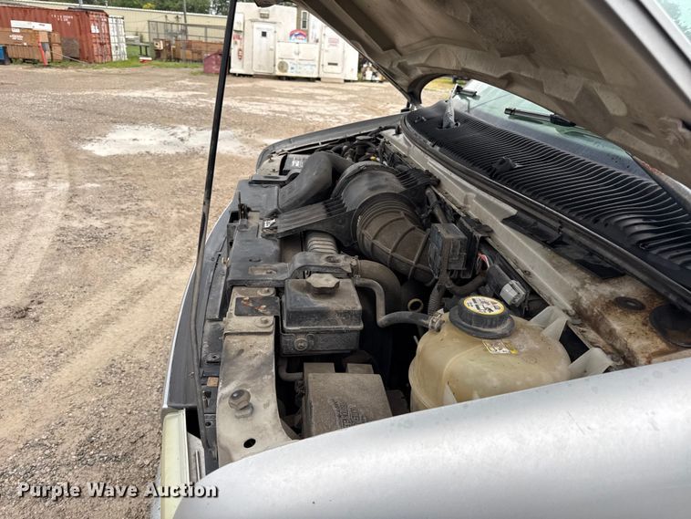 image for item EV6041 2006 Ford E350 Super Duty XLT van