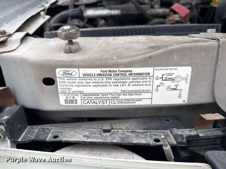 image for item EV6041 2006 Ford E350 Super Duty XLT van