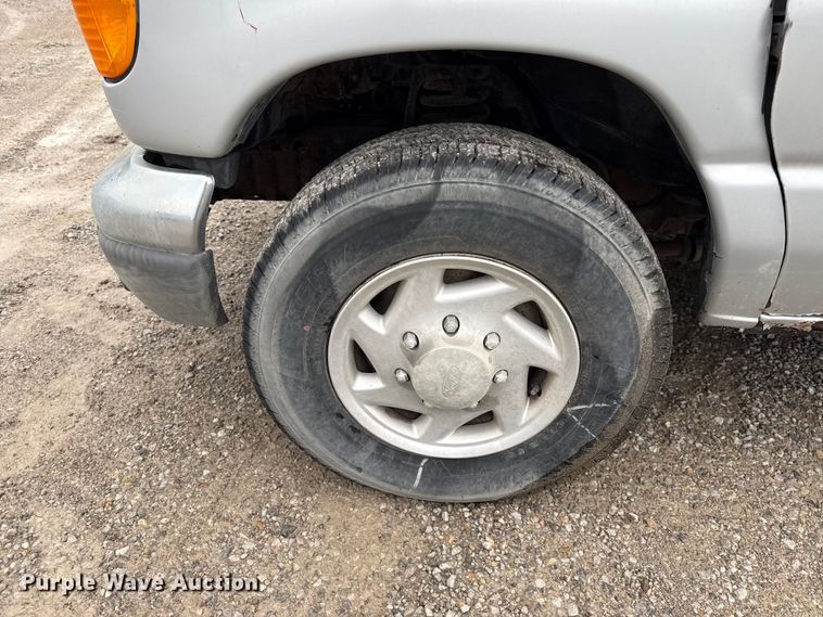 image for item EV6041 2006 Ford E350 Super Duty XLT van