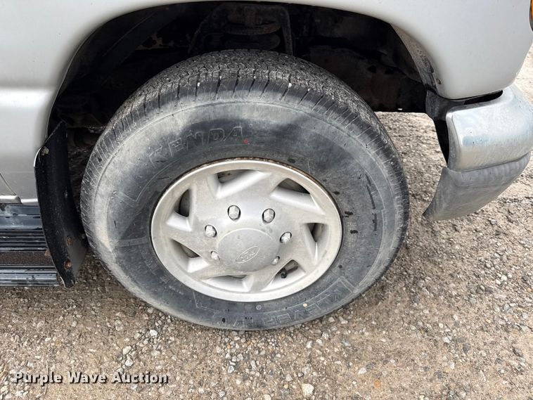 image for item EV6041 2006 Ford E350 Super Duty XLT van