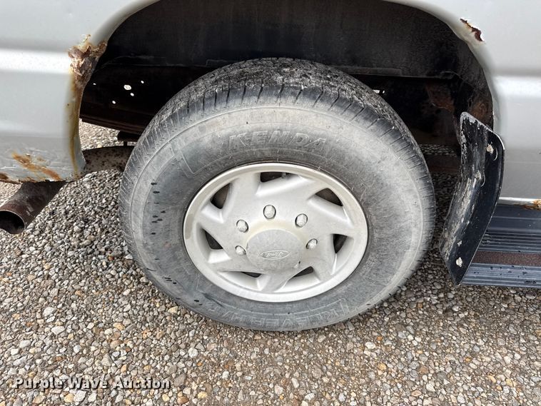 image for item EV6041 2006 Ford E350 Super Duty XLT van