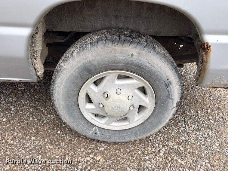 image for item EV6041 2006 Ford E350 Super Duty XLT van