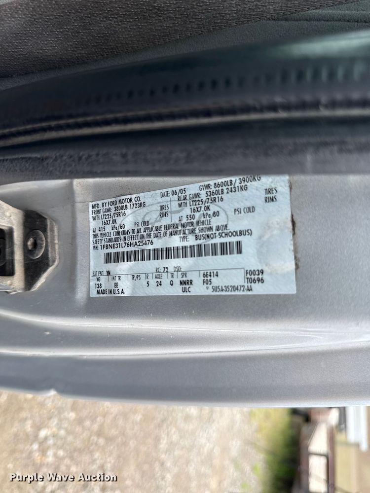 image for item EV6041 2006 Ford E350 Super Duty XLT van