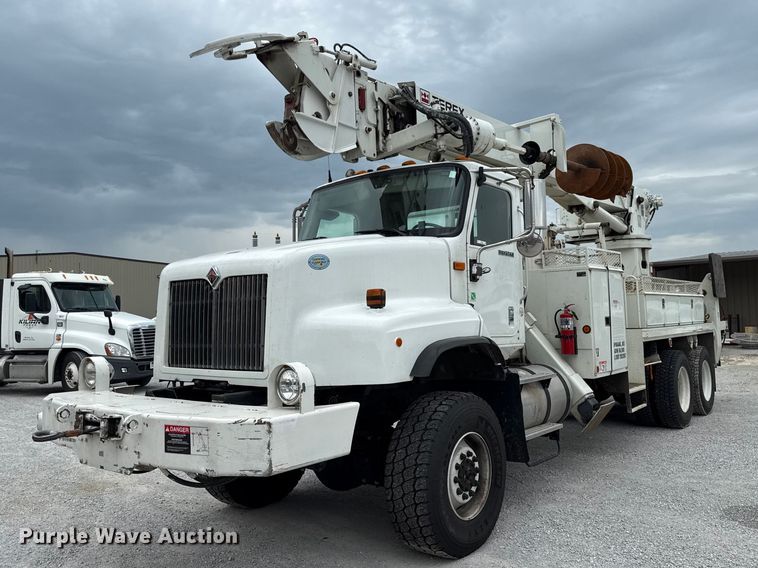 2009 International PayStar 5600i digger derrick truck