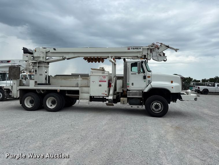 image for item EV6053 2009 International PayStar 5600i digger derrick truck