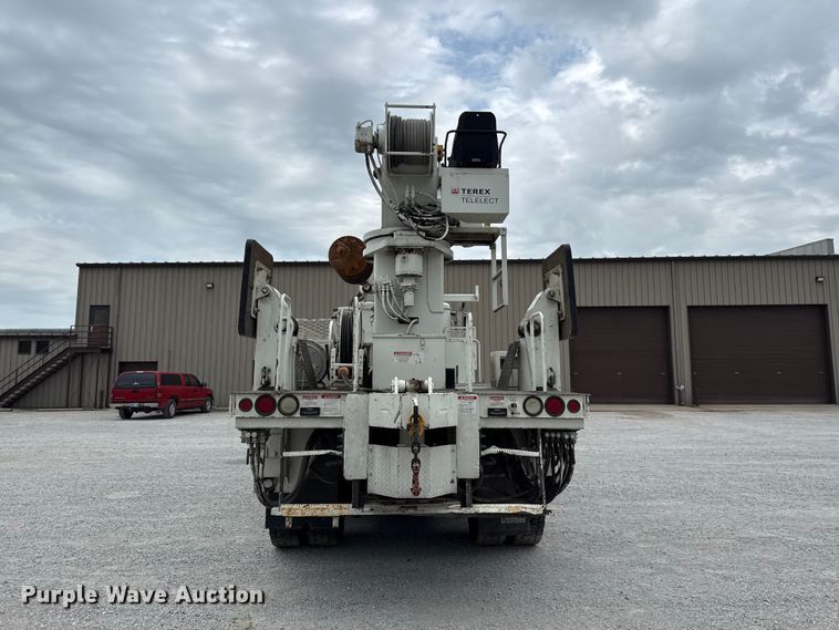 image for item EV6053 2009 International PayStar 5600i digger derrick truck