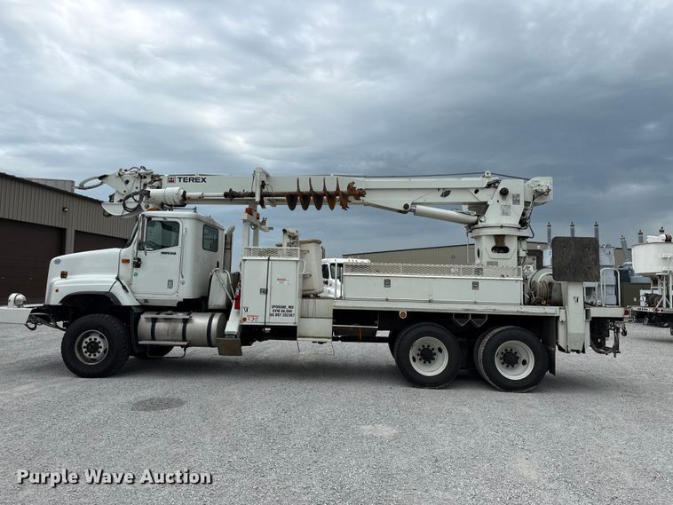 image for item EV6053 2009 International PayStar 5600i digger derrick truck