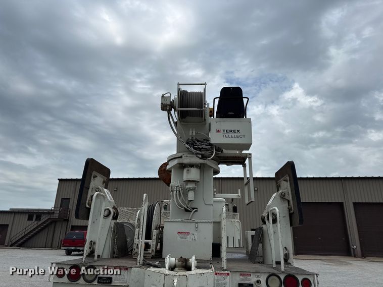 image for item EV6053 2009 International PayStar 5600i digger derrick truck