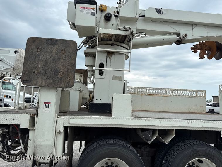 image for item EV6053 2009 International PayStar 5600i digger derrick truck