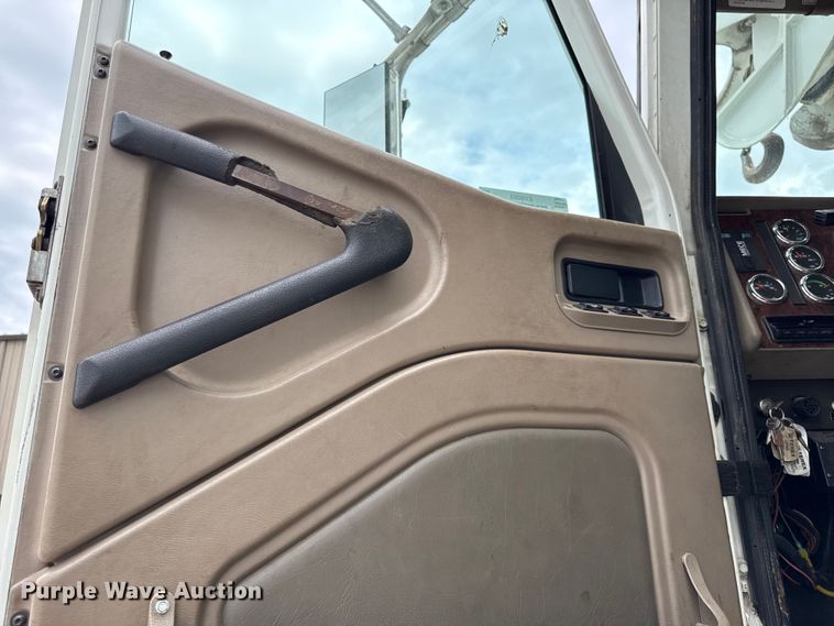 image for item EV6053 2009 International PayStar 5600i digger derrick truck