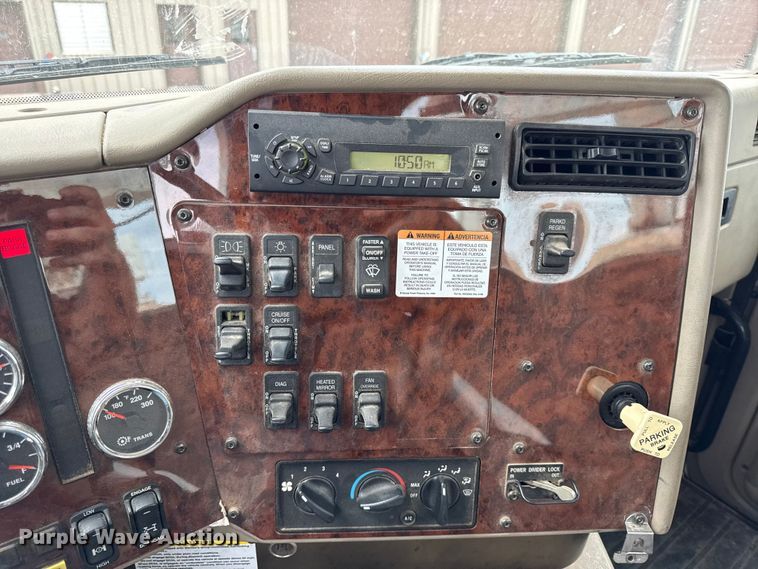 image for item EV6053 2009 International PayStar 5600i digger derrick truck