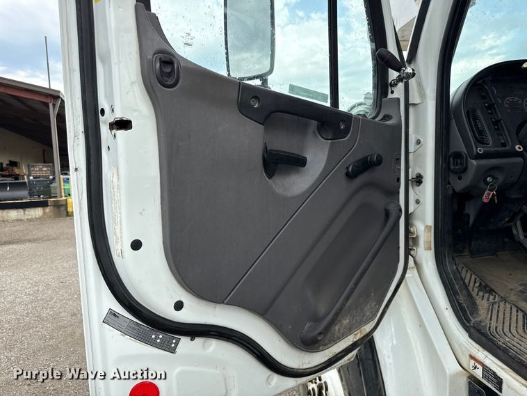 image for item EV6056 2015 Freightliner Business Class M2 106 bucket truck