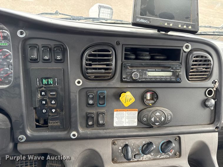 image for item EV6056 2015 Freightliner Business Class M2 106 bucket truck