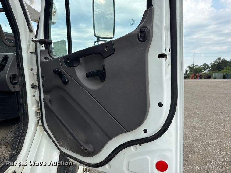 image for item EV6056 2015 Freightliner Business Class M2 106 bucket truck