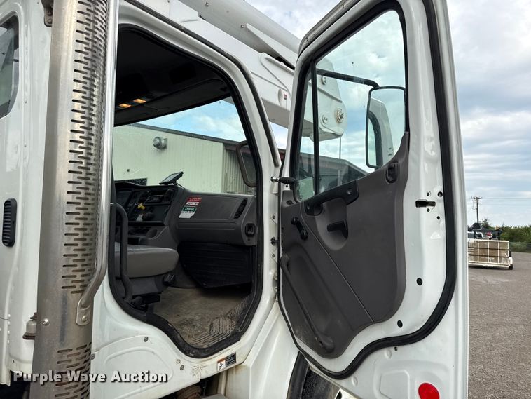 image for item EV6056 2015 Freightliner Business Class M2 106 bucket truck
