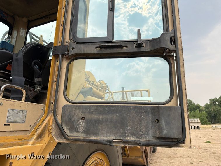 image for item EW2168 1998 Caterpillar 627F scraper