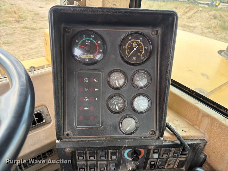 image for item EW2168 1998 Caterpillar 627F scraper