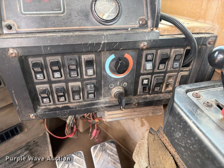image for item EW2168 1998 Caterpillar 627F scraper