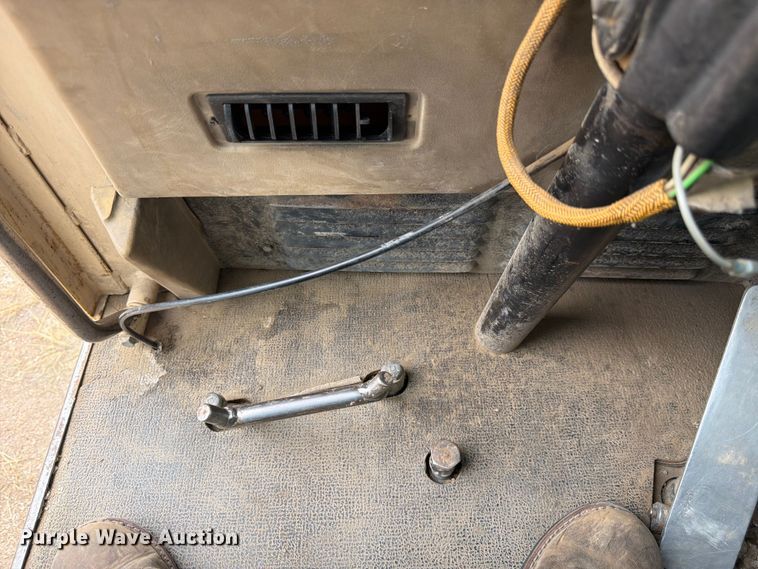 image for item EW2168 1998 Caterpillar 627F scraper