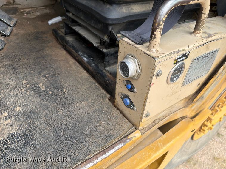 image for item EW2169 1998 Caterpillar 627F scraper